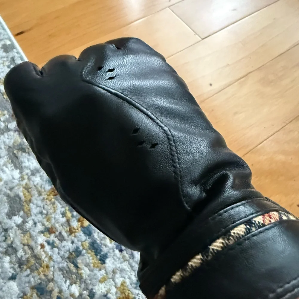 Black Leather Gloves with Patterned Trim
